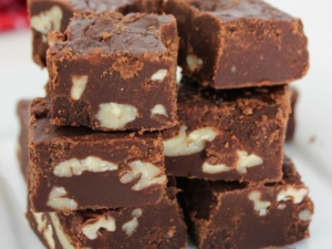 فدج بالشوكولاتة والبيكان