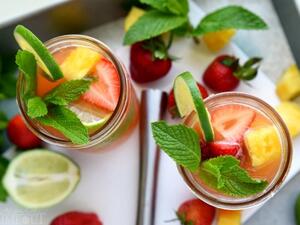 كوكتيل اناناس وفراولة