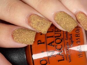 طلاء اظافر بلون ورائحة اليقطين