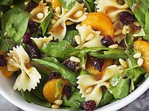 سلطة الماندرين بالمعكرونة