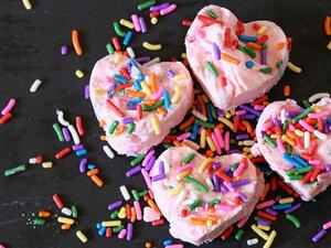 قلوب الفراولة لعيد أحلى الأمهات