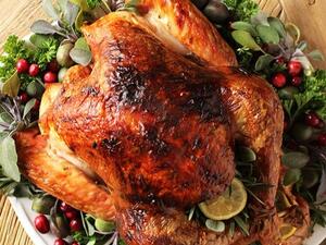 الديك الرومي بالزبدة والأعشاب