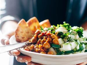 سلطة الحمص الحارة