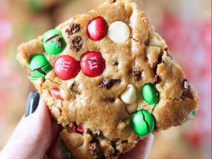 كوكي عيد الميلاد بحلوى أم أند أمز