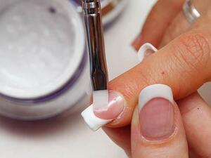 استفسري قبل استخدام الأظافر الاصطناعية