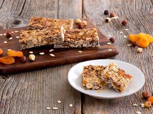 غرانولا الدراق والبندق