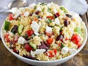 سلطة الكسكس اليونانية