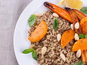 كينوا بالقرع والجزر