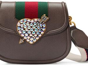 غوتشي تهدي عشاقها قلوباً وفراشات