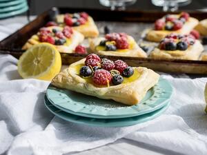 حلوى باف الليمون والتوت الطازج