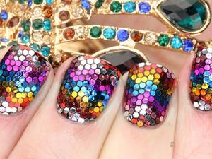 لوحات فنية على اظافرك هذا الصيف