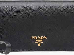 حروف شعار برادا المعدنية وضعت في الوسط حتى يراها الجميع