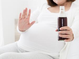 عزيزتي الحامل احذري هذه المخاطر للمشروبات الغازية