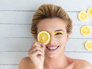 وصفات الليمون لبشرة مشرقة