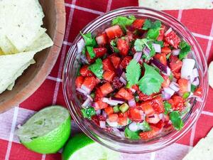 سلطة الفراولة الصيفية