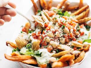 طبق مقبلات على الطريقة اليونانية