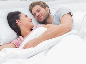 الذهبا معا الى السرير وقت النوم يمكن أن ينقذ حياتكما الزوجية 