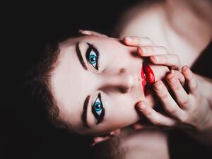 عروس البوابة: 10 خطوات سهلة لماكياج مميز