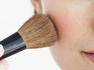 اصنعيه بنفسك: أحمر خدود منزلي باللون الوردي