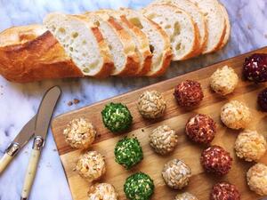 كرات الجبن الصغيرة للكريسماس 