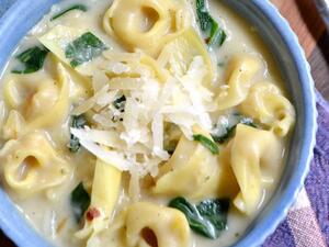 حساء السبانخ والخرشوف