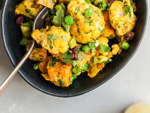 سلطة القرنبيط مع صلصة الكاري