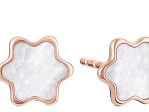 أقراط من من مونت بلانك