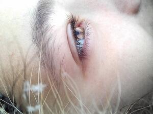 لحواجب كثيفة استخدمي زيت طبيعي 