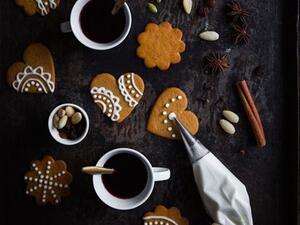 بسكويت القرفة والزنجبيل للكريسماس