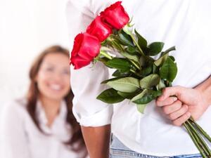 الهدايا غير المتوقعة من دون مناسبة يمكن أن تثير شكوك النساء