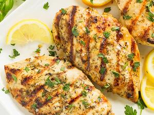 الدجاج المشوي بالليمون والثوم