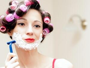 هل تعانين من تقلب المزاج وظهور الشعر الزائد؟ تعرفي على المسببات