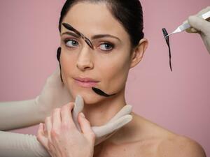 جميلة البوابة: ديدان العلق لعلاج حب الشباب