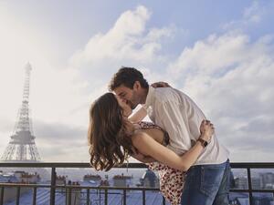 الفرنسيون هم الاكثر رومانسية والأكثر ميلا للخيانة