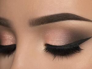 اختاري ظلال عيون باللون البني الفاتح