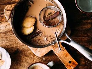 شاي التوابل الهندي المنعش