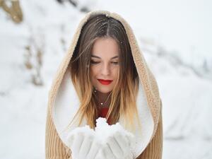 تعرفي على الطرق المجربة للحفاظ على أحمر الشفاه لفترة طويلة 