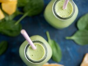 مخفوق الأناناس والسبانخ الأخضر