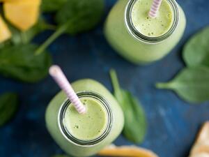 سموثي بالاناناس والسبانخ 