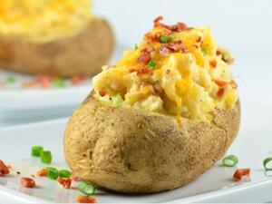 بطاطا مشوية محشية