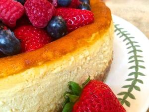 كعكة الريكوتا بالفواكه الطازجة