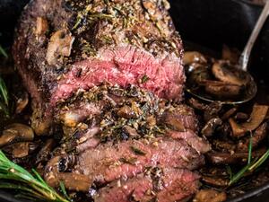 ضلع بقر مع روزماري وثوم لعشاء الكريسماس