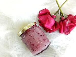 مقشر بتلات الورد لعيد الحب