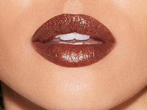 ملون شفاه معدني جديد وخطير