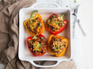 الفلفل الحلو المحشي بالذرة والكينوا
