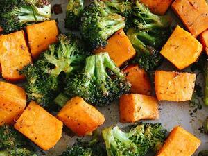 بطاطا حلوة بالفرن مع الخضار