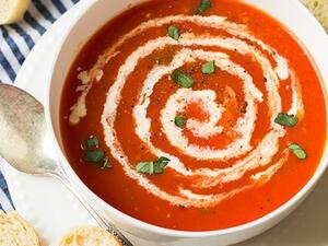 شوربة الطماطم بالريحان