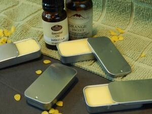 اصنعيه بنفسك: بلسم مرطب للشفاه بالفانيلا والعسل