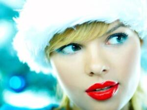 استخدمي أحمر شفاه، ملمع داكن في الشتاء