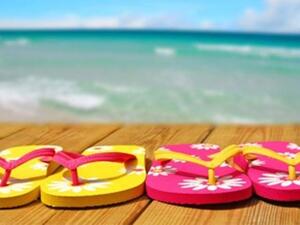 النعل المطاطي ضروري للشواطئ والبرك